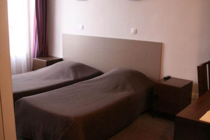 Room 6 of 27
