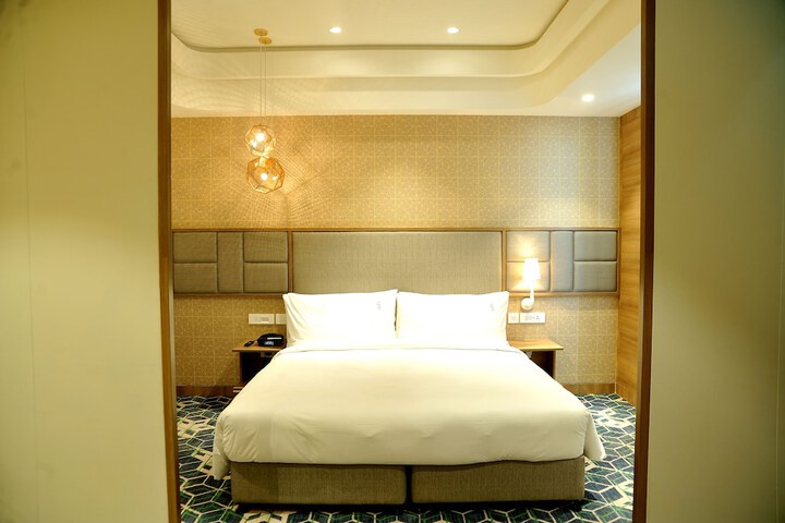 Room 11 of 118