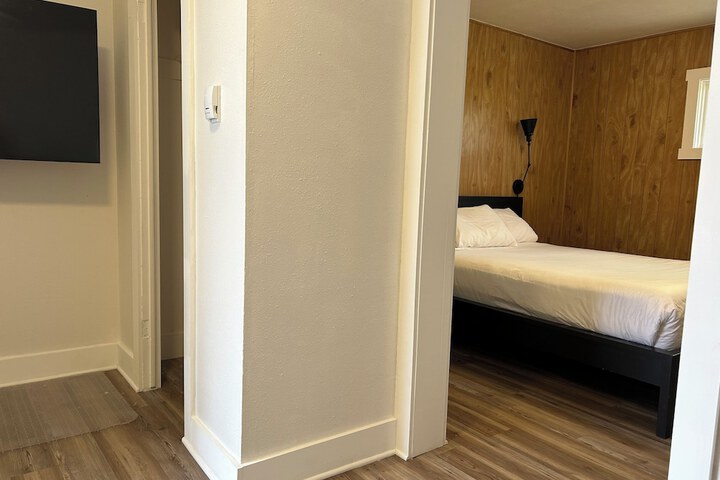 Room 11 of 38
