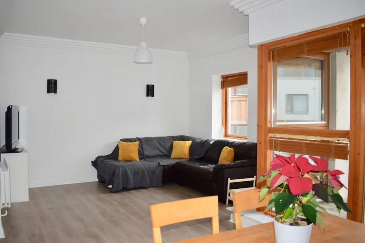 Modern 2 Bedroom Ifsc in Spencer Dock