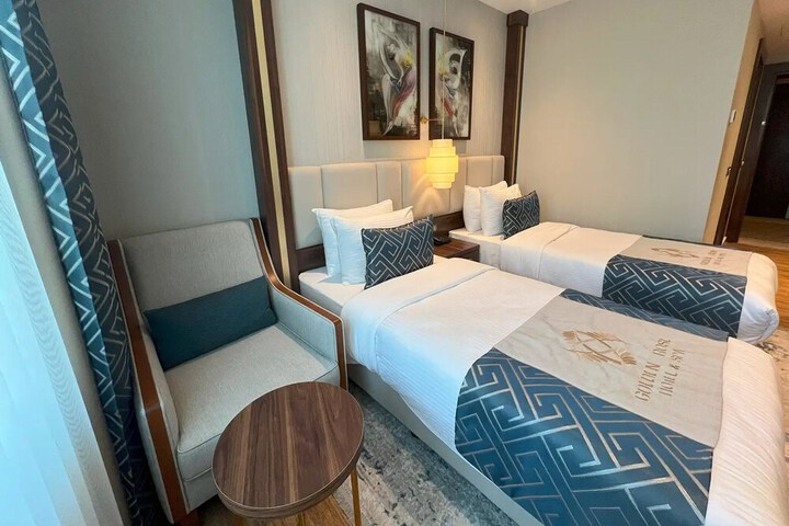 Room 12 of 34