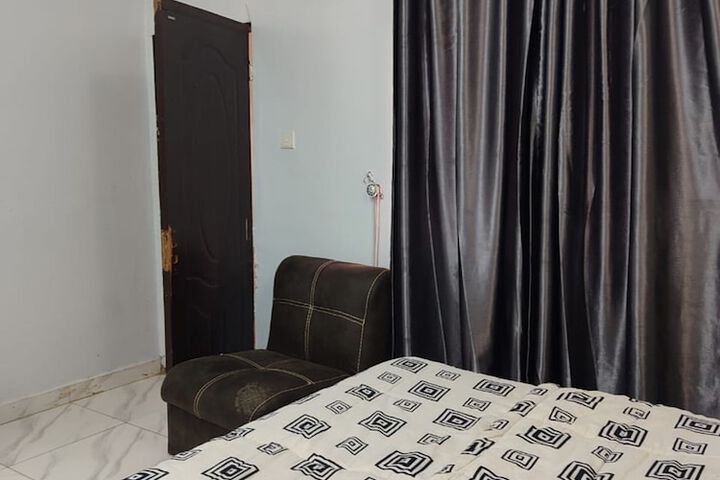 Room 15 of 34