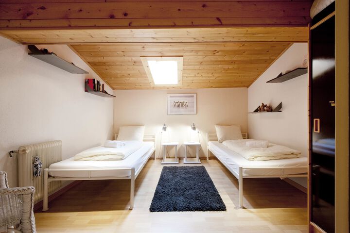 Room 11 of 76
