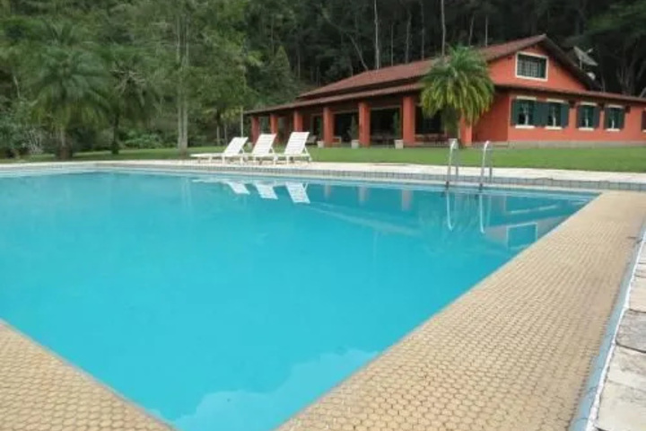 Pool 17 of 33
