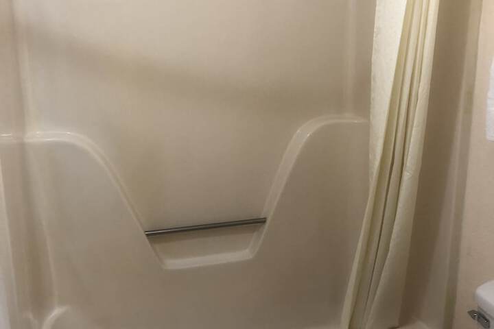 1 Queen Bed (1 of 20)