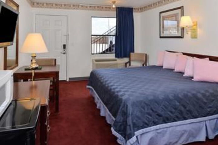 Room 8 of 27