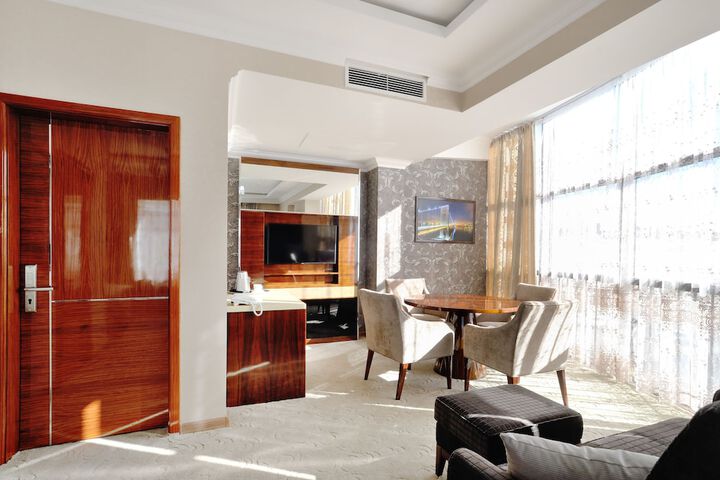 Room 18 of 37