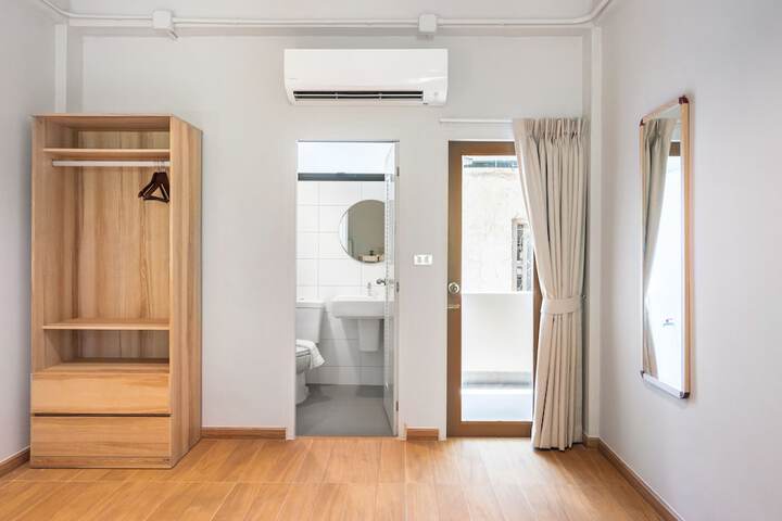 Room 9 of 35