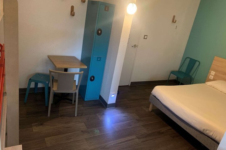 Room 28 of 67
