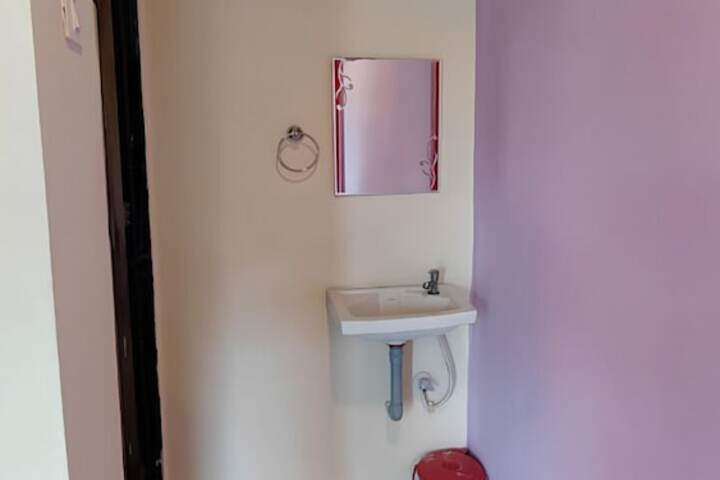 Room 4 of 10