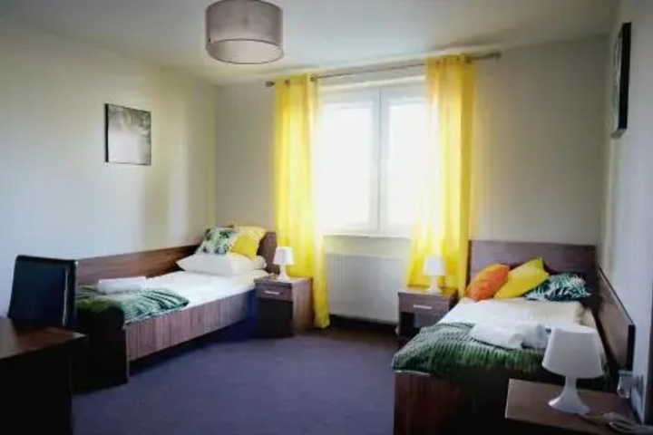 Room 4 of 12