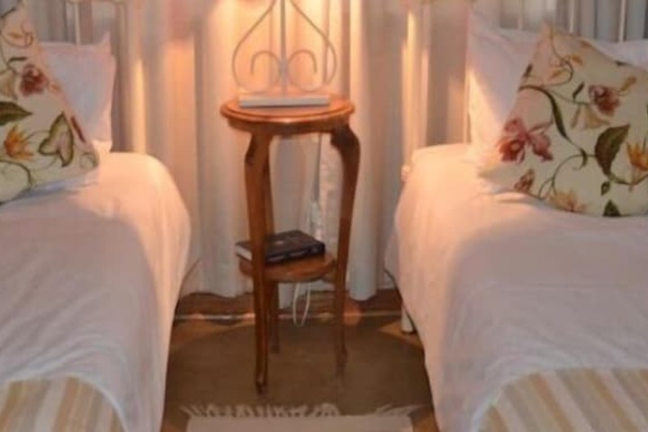 Room 4 of 93