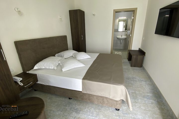 Room 16 of 44