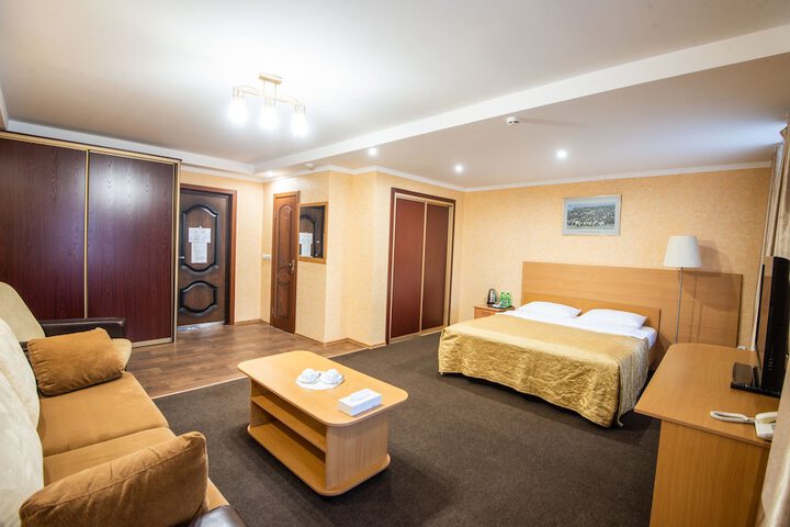 Room 17 of 42