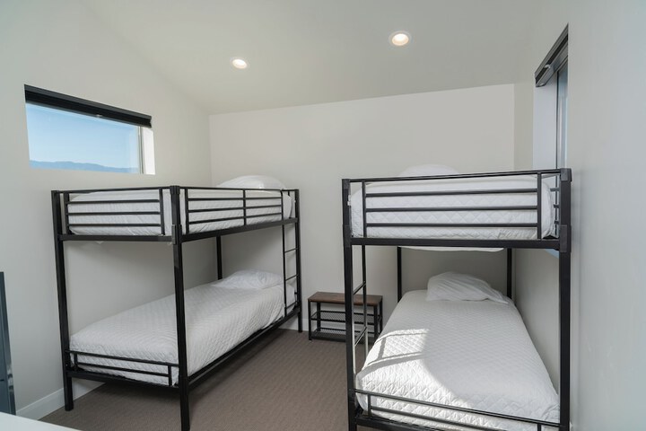 Room 26 of 65