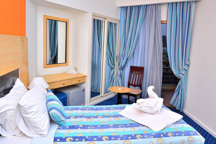 Room 14 of 64