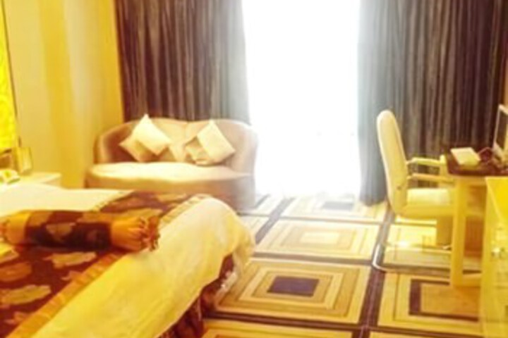 Room 3 of 7