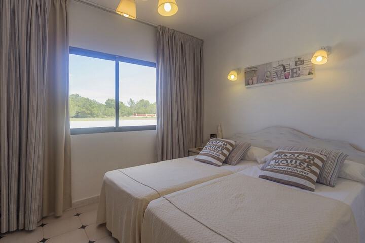 Room 4 of 36