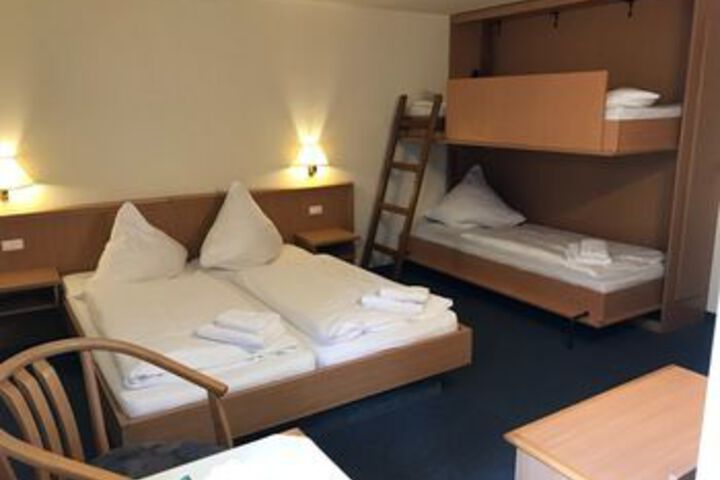Room 15 of 46