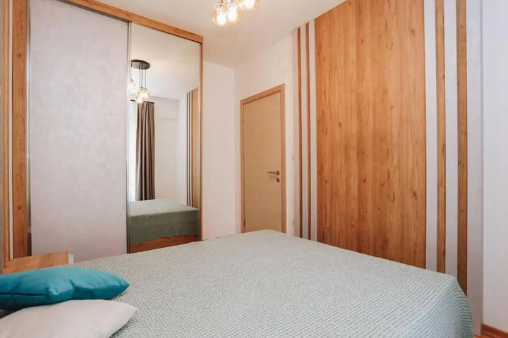 Room 5 of 13