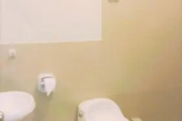 Room 9 of 19