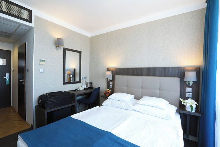 Room 65 of 139