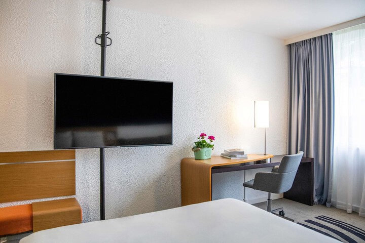 Room 28 of 156