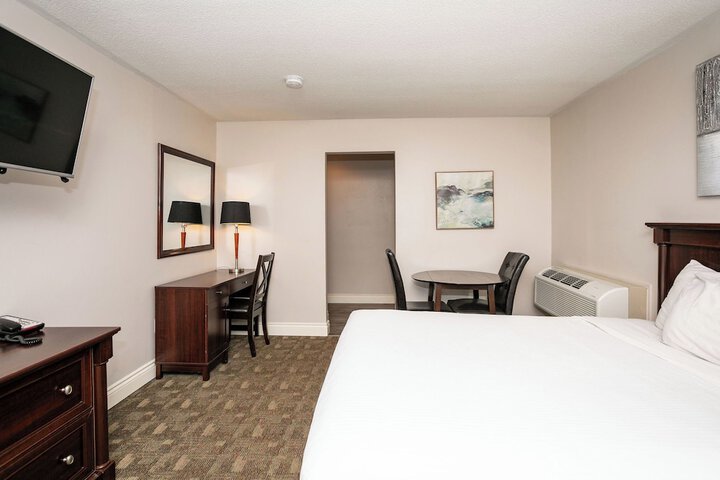 Room 13 of 106