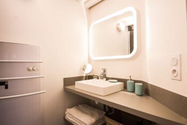 Room 2 of 16