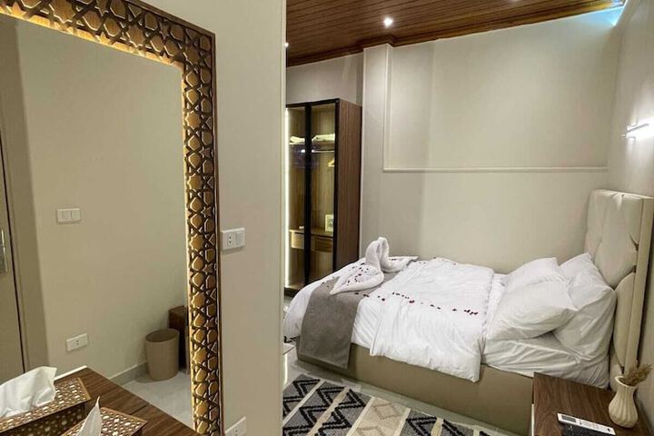 Room 5 of 74