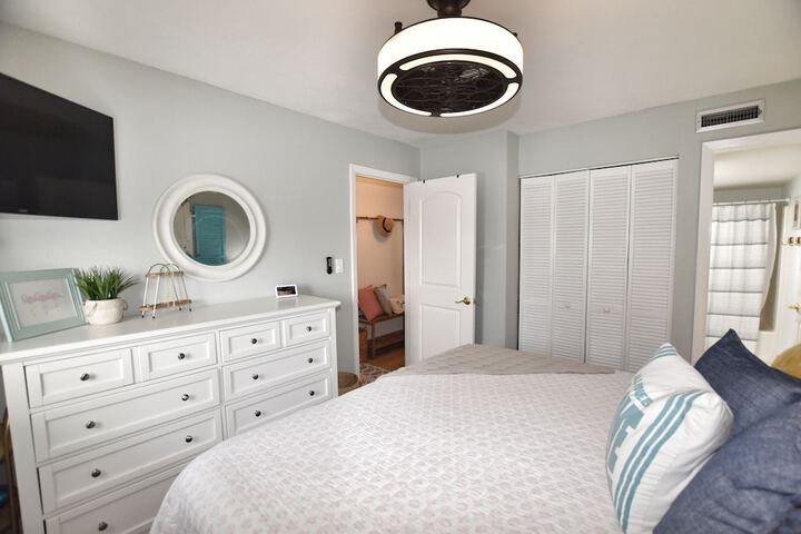 Room 3 of 65