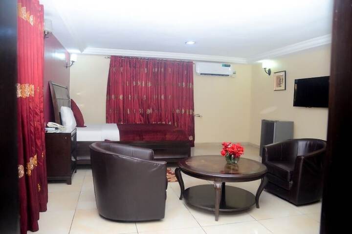 Room 4 of 6