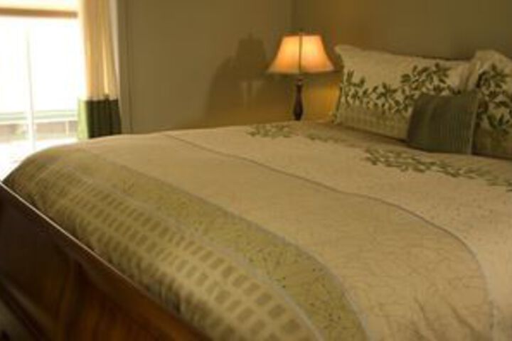 Room 10 of 32
