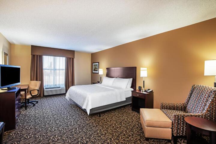 1 King Bed (8 of 19)