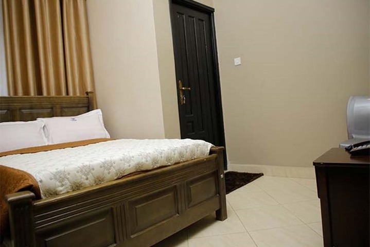 Room 14 of 31