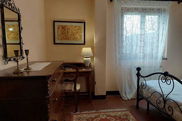 Room 4 of 40