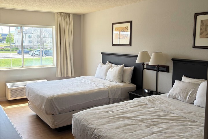 Room 4 of 10
