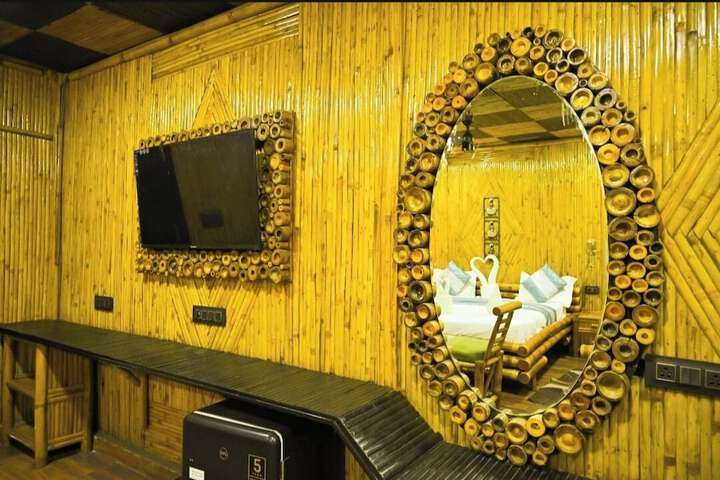 Room 3 of 27