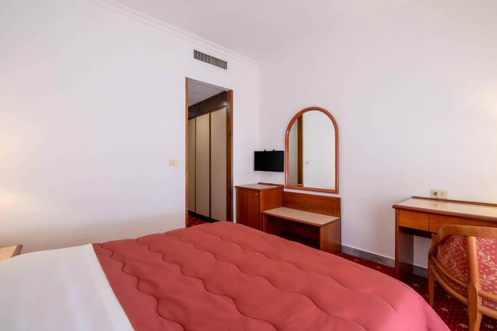 Room 34 of 72