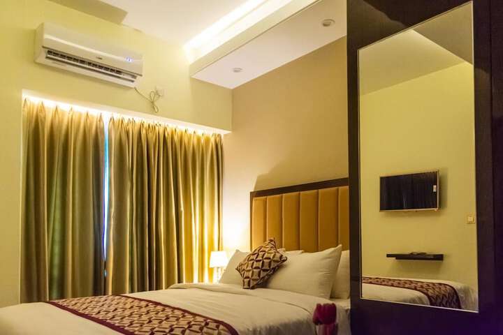 Room 12 of 39
