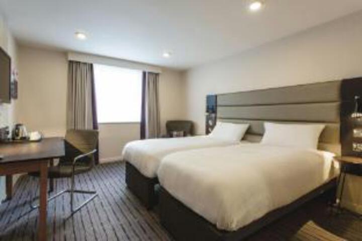 Room 10 of 15