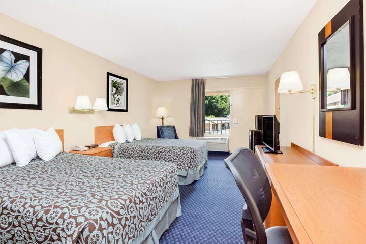 2 Double Beds (2 of 4)