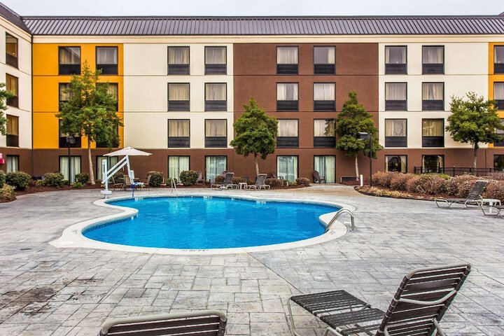 Hotel Pool