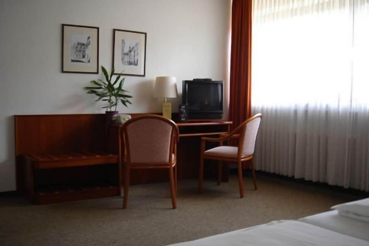 Room 7 of 44