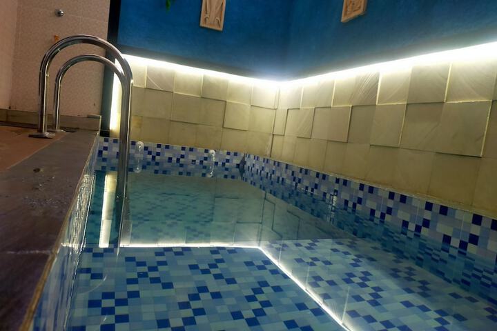Pool 7 of 11
