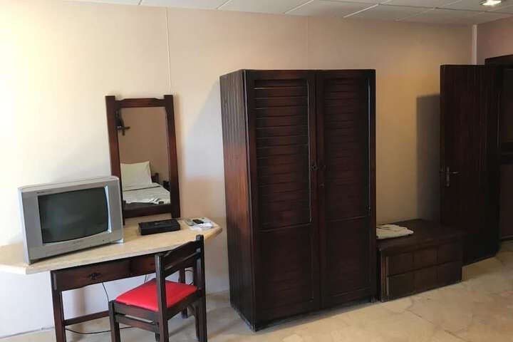 Room 18 of 37