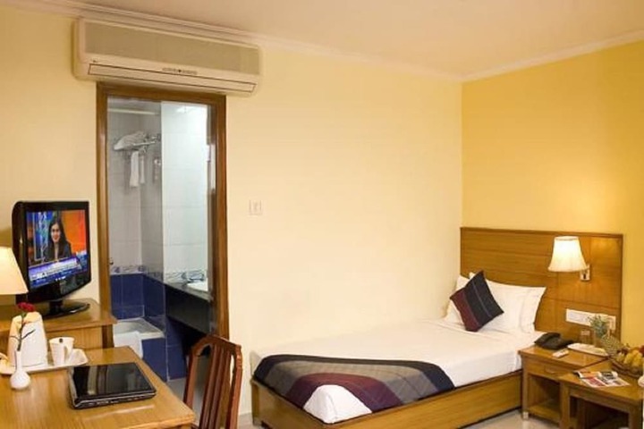 Room 5 of 40