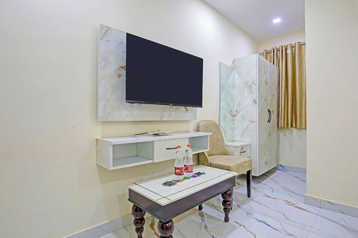 Room 12 of 28