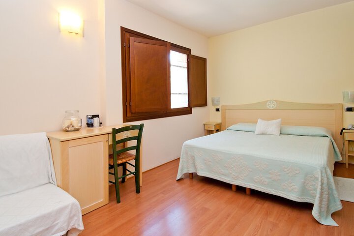 Room 10 of 61