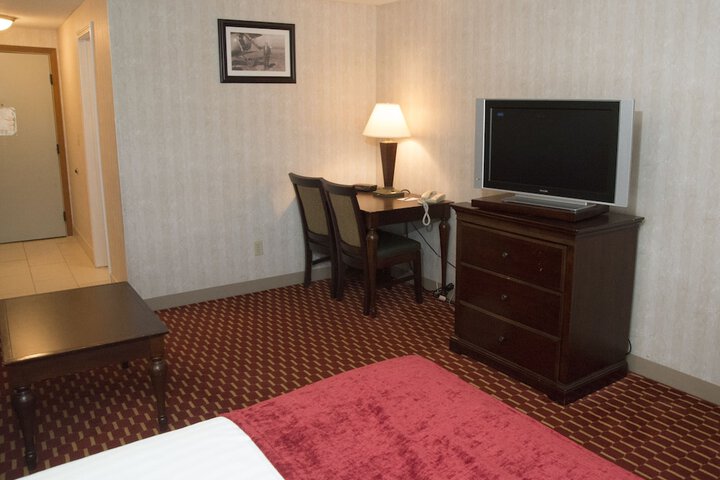 Single Queen Size Bed (2 of 6)